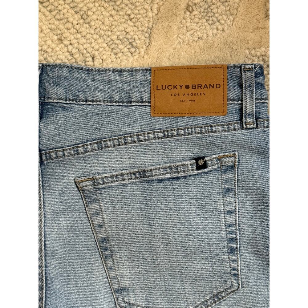 Lucky Brand The Cut Off Denim Shorts Women’s Size 12 Light Wash Distressed - Picture 4 of 5